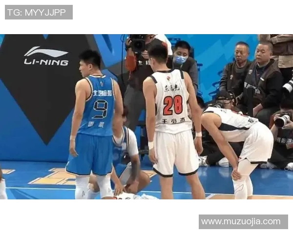 上海篮球队个人能力引发热议球迷对球员表现展开激烈讨论